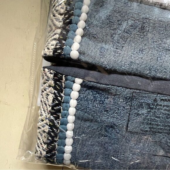 MERCHANT 41 Pillow Cover Zippered 18" Square Blue And White NWT - Picture 5 of 7